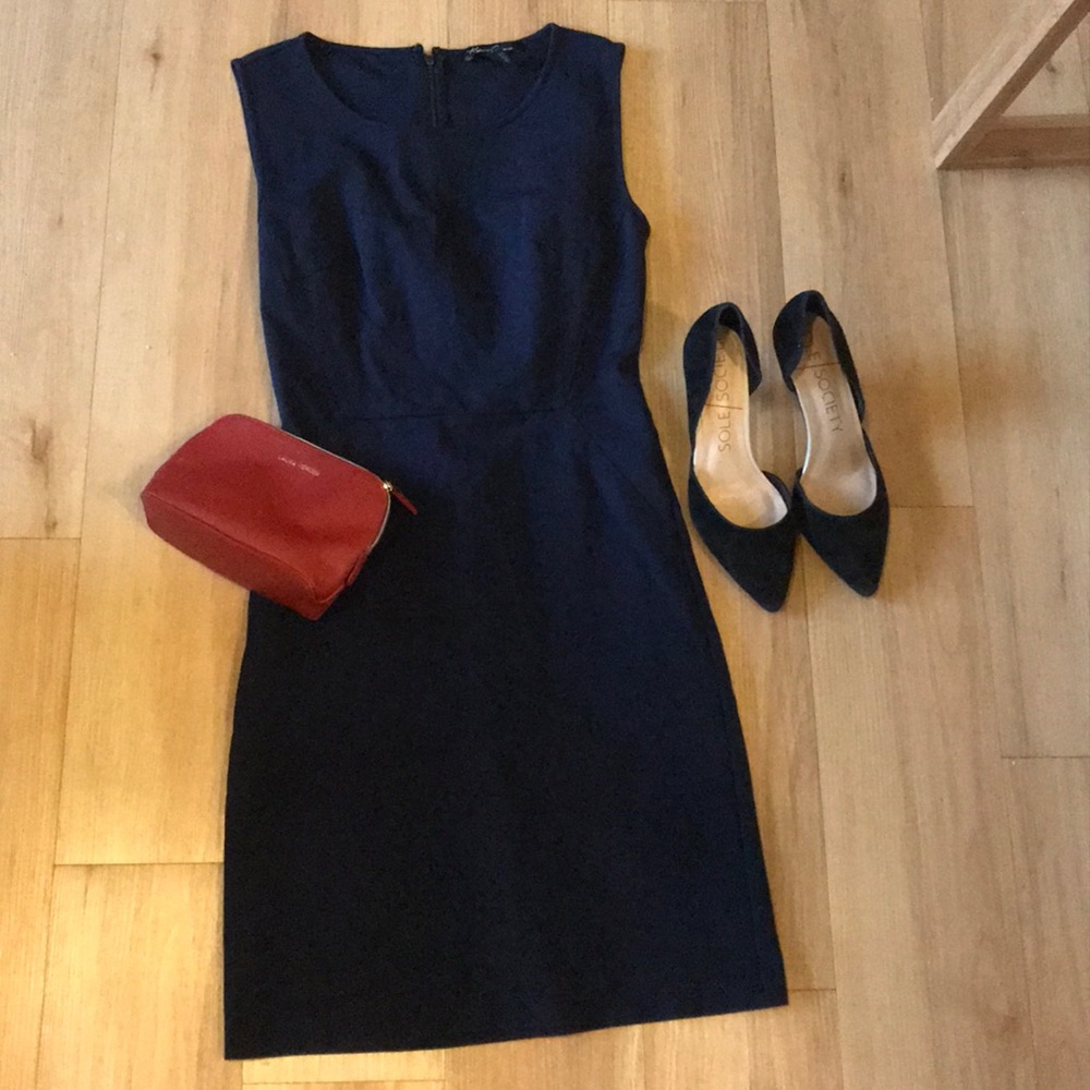 Kenneth Cole Navy sleeveless Shift dress! US 2